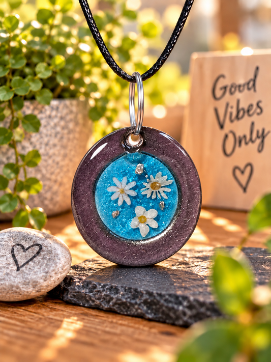 Blumenanhänger türkis – Lovely Washer Schmuck mit filigranen Blüten