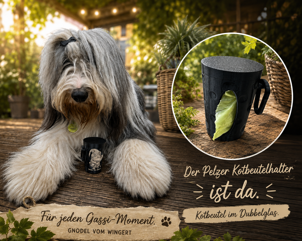 Pfälzer Geschenkidee für Hundeliebhaber: Gnodel vom Wingert Kotbeutelhalter aus Dubbelglas mit Kotbeutel, präsentiert neben einem Hund – praktisch und charmant für jeden Gassi-Moment.